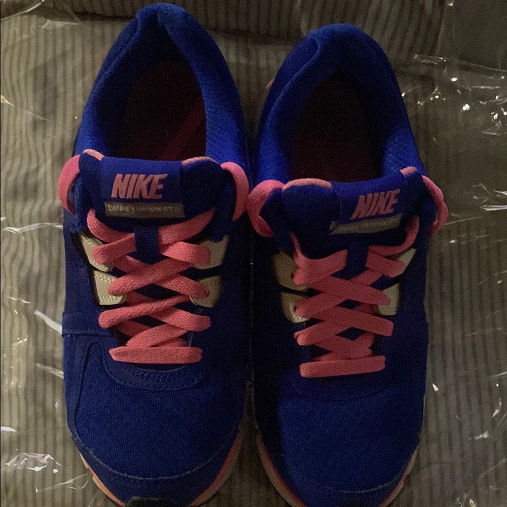 Nike Dual Fusion ST2 Women’s Sneakers in Blue and Pink Size 7 Pre Owner